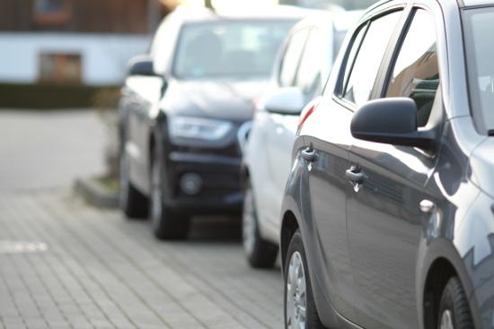 Miejsce parkingowe pod blokiem